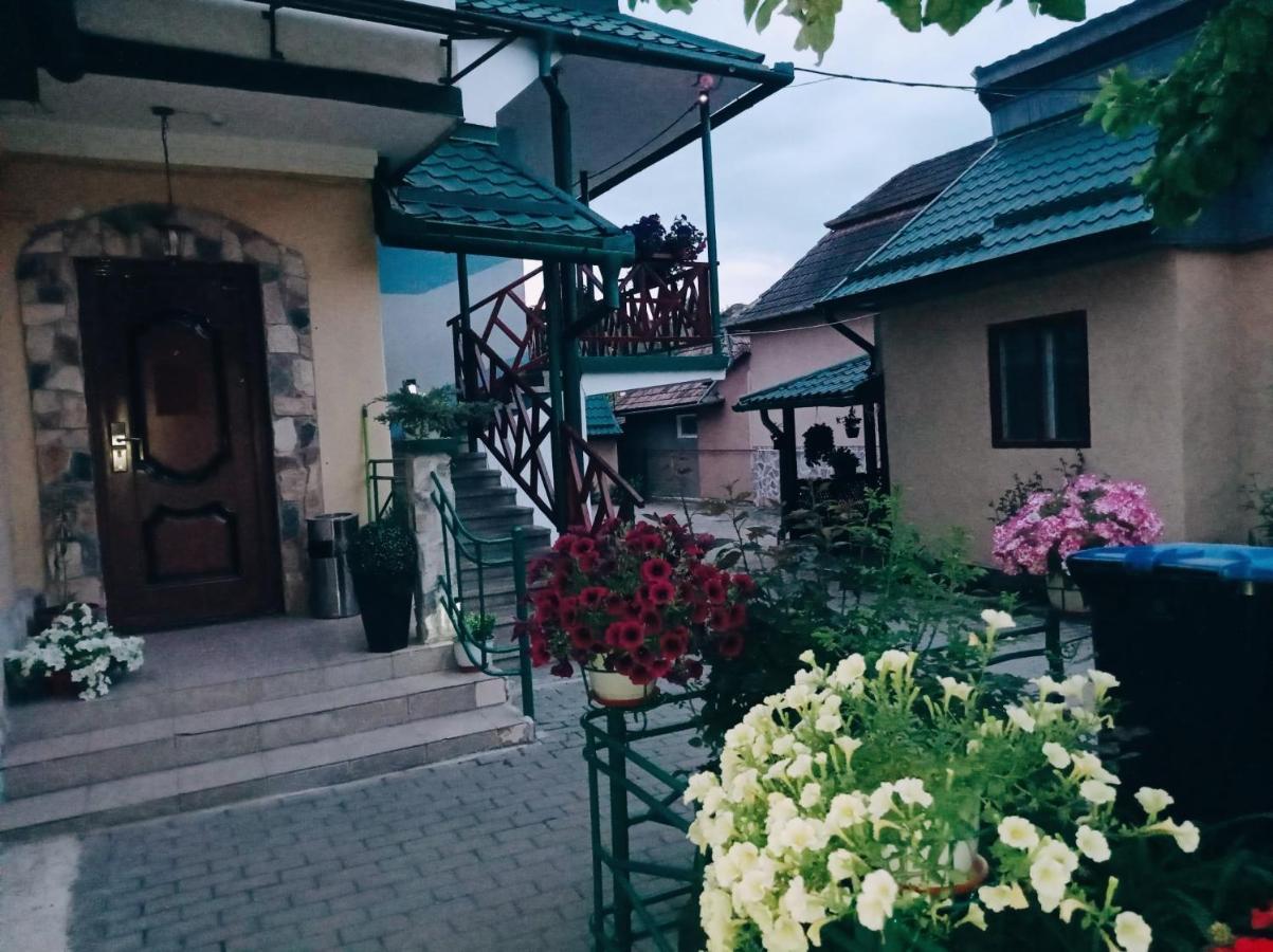 Hotel Casa Vinco Vici Turda Exterior foto