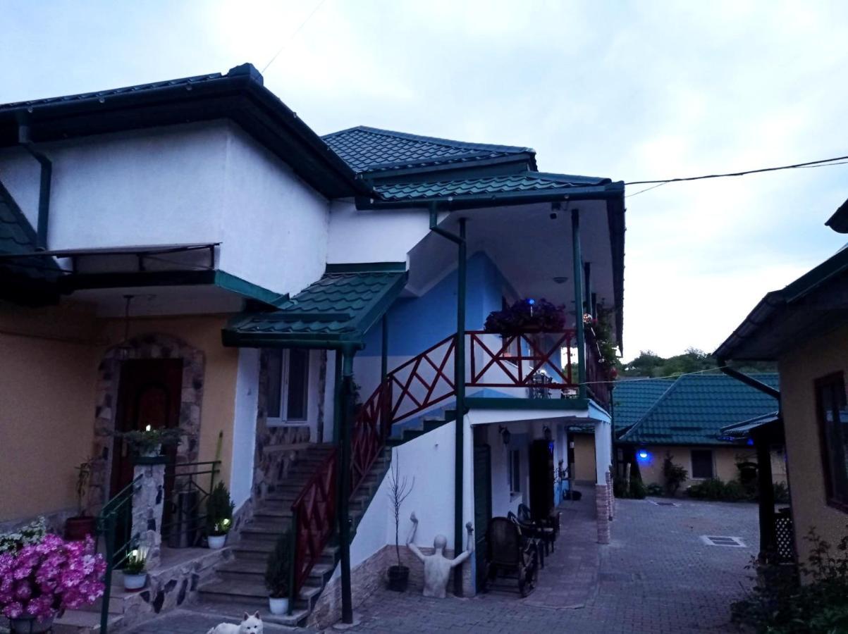 Hotel Casa Vinco Vici Turda Exterior foto